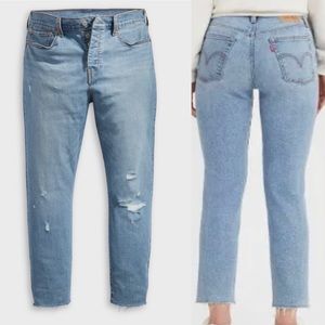 Levi’s Wedgie Straight Leg size 27/4 jeans Light wash Excellent